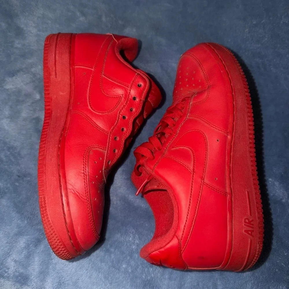 Nike Air Force 1 red sneakers missing 1 shoe lace men size 8